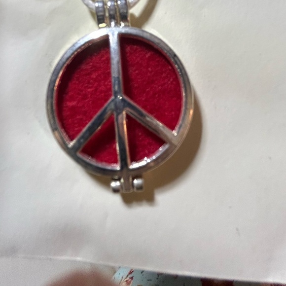 Silver Peace Pendant Necklace with essential oil diffuser- Handcrafted - Picture 7 of 7